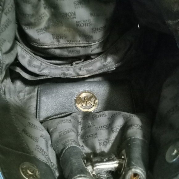 MK BLK LEATHER HOBO BAG W BLK MK LEATHER WALLET **AUTHENTIC** - Picture 2 of 8